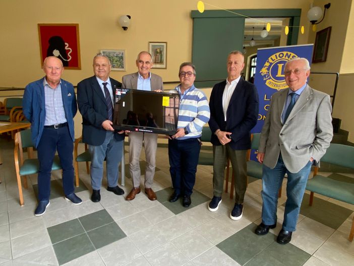 Da Lions Club una nuova donazione alla casa di riposo Lagostina Da Lions Club una nuova donazione alla casa di riposo Lagostina