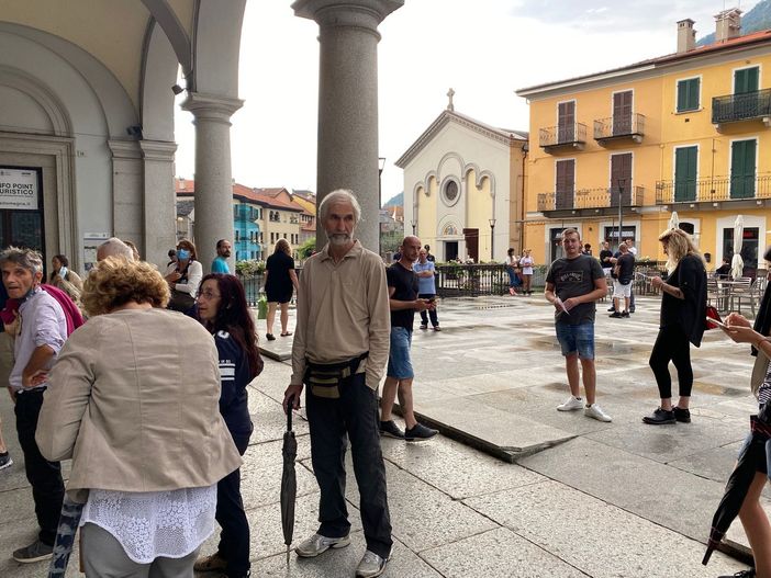 Pochi No vax manifestano ad Omegna