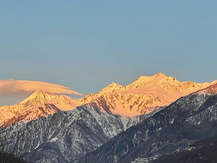 Guide alpine, legati su ghiacciaio: attrezzatura e consigli pratici per gli scialpinisti