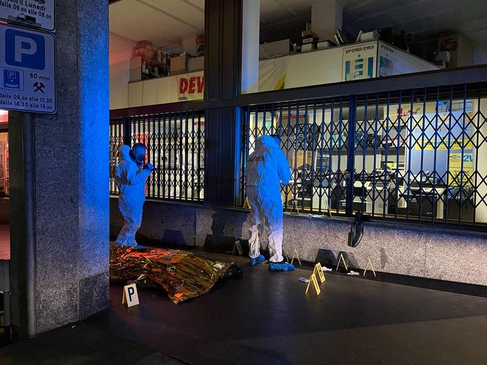 Pallanza, trovato sotto i portici di via Marconi il corpo di un 66enne