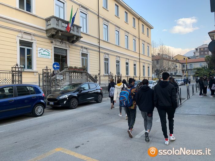 Orari scolastici, inviata ai genitori la proposta dei dirigenti scolastici Orari scolastici, inviata ai genitori la proposta dei dirigenti scolastici
