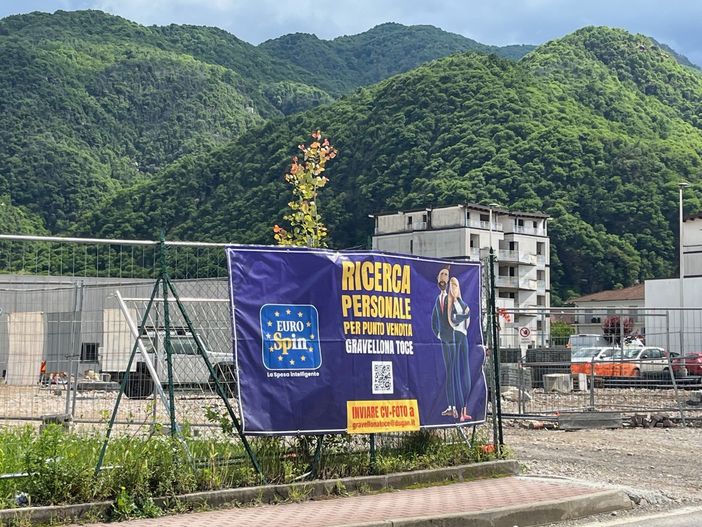 Il telone affisso nell'area del'ex Legatoria