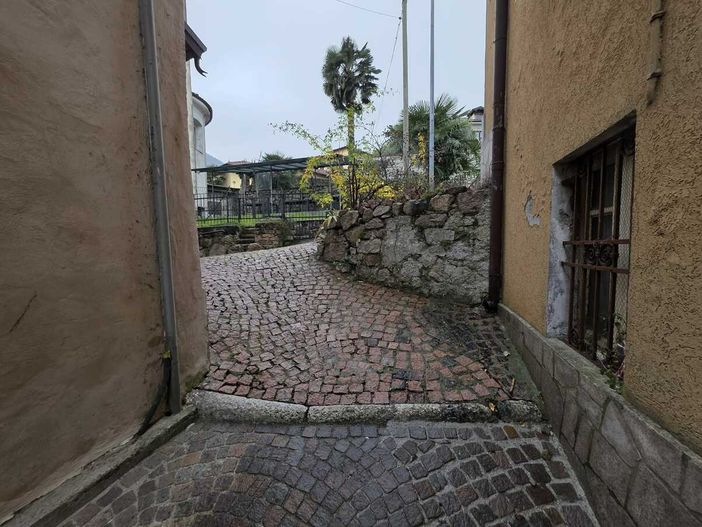 Vivere Baveno: "Un corrimano lungo via San Carlo per facilitare transito dei pedoni"