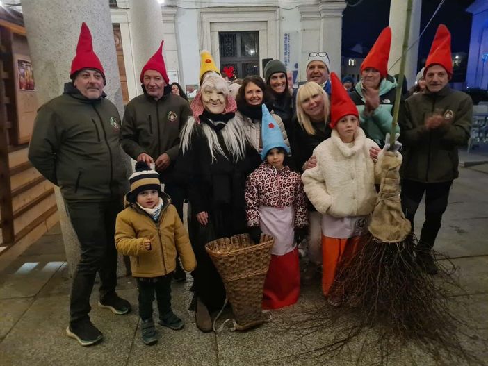 Dall'Alpe Mastrolino al centro città, la Befana arriva a Omegna