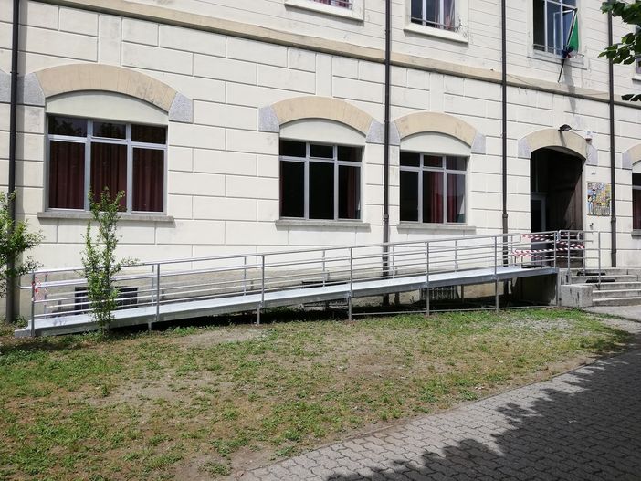 Inaugura la nuova rampa d’accesso alla scuola Quasimodo di Verbania