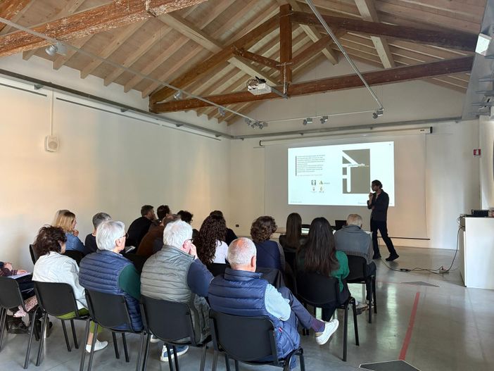 Architettura circolare e sostenibile, grande partecipazione a Verbania per l’incontro con Paolo Simeone Architettura circolare e sostenibile, grande partecipazione a Verbania per l’incontro con Paolo Simeone