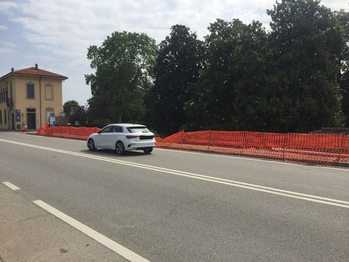 Muro di recinzione di Villa Maioni &quot;Immagine di degrado, decadenza e di pericolosità per i pedoni&quot;