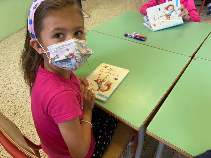 Nati per leggere, anche ai bambini del Beltrami di Omegna il libro di Gianni Rodari Nati per leggere, anche ai bambini del Beltrami di Omegna il libro di Gianni Rodari