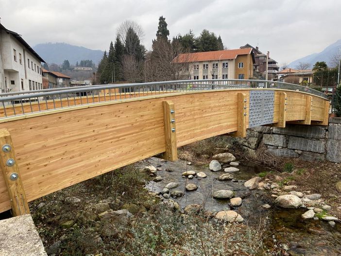 Nuovo ponte pedonale sulla Fiumetta Nuovo ponte pedonale sulla Fiumetta