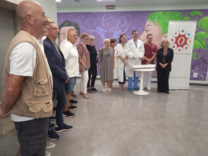 Un laparoscopio 4D e una panchina rossa per l'Ospedale Castelli