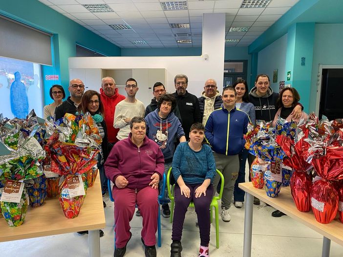 Settanta uova donate agli ospiti del Centro Do e all'Educativa Territoriale del Cusio