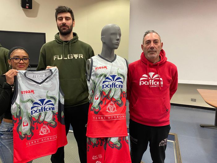 Presentata la nuova maglia solidale della Paffoni per il derby con Monferrato Basket Presentata la nuova maglia solidale della Paffoni per il derby con Monferrato Basket