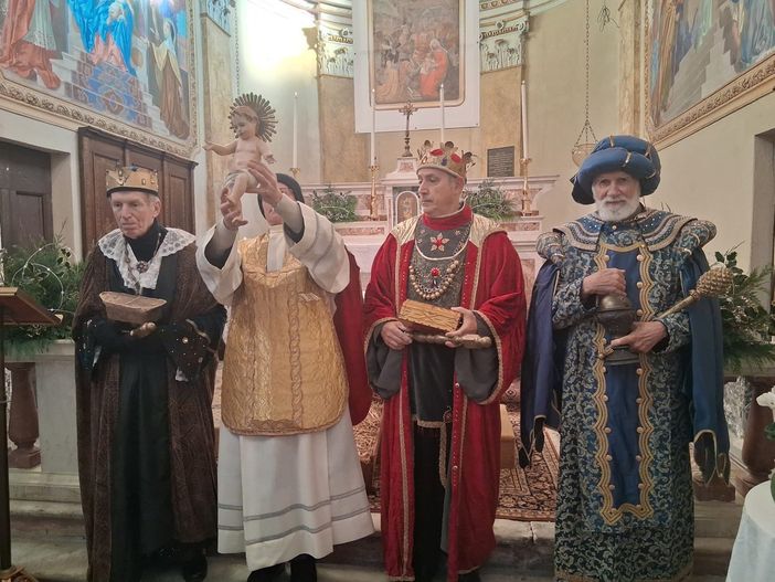 Vedasco ha celebrato l’Epifania con l’adorazione dei Magi FOTO