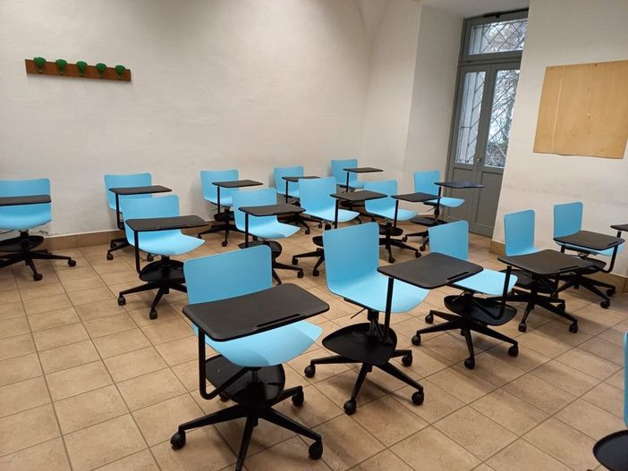 Banchi a rotelle? "Arrivati a chi li ha richiesti. Ma il problema sono le aule" Banchi a rotelle? "Arrivati a chi li ha richiesti. Ma il problema sono le aule"