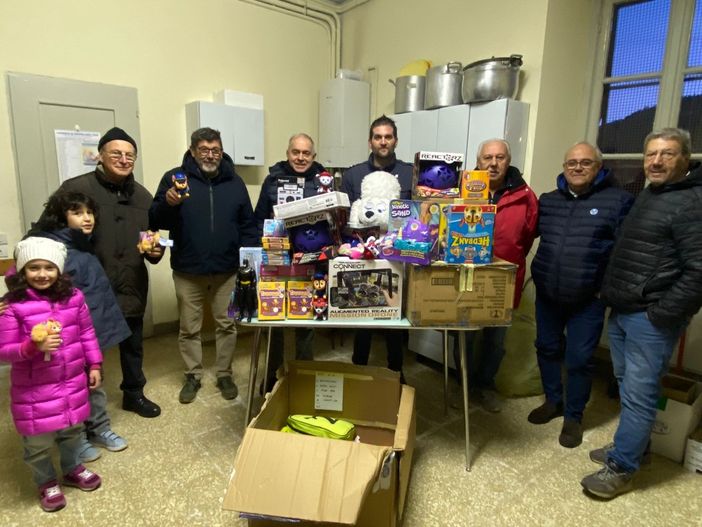 Akb, iniziano dalla Caritas di Baveno le consegne dei regali di Natale Akb, iniziano dalla Caritas di Baveno le consegne dei regali di Natale