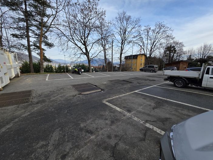 "Piazzale del cimitero malmesso e maleodorante", l’allarme di Vivere Baveno