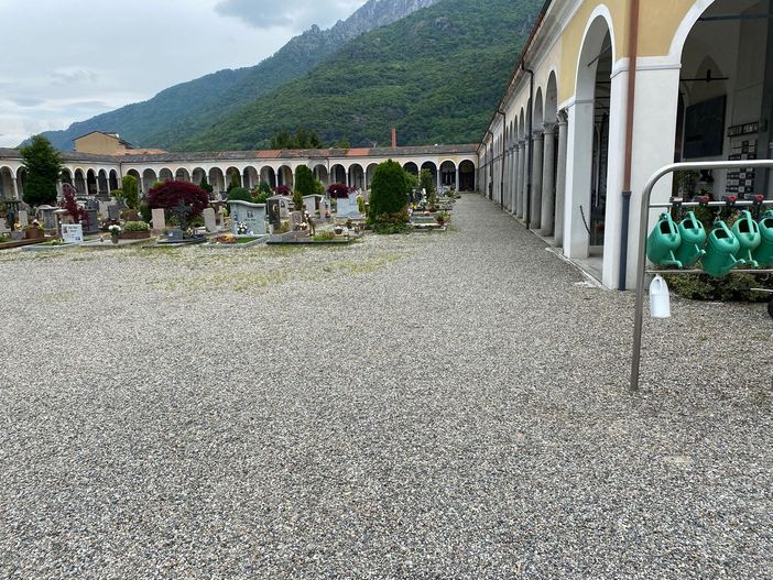 Cimitero Omegna, quasi impossibile per chi è disabile fare visita ai propri cari