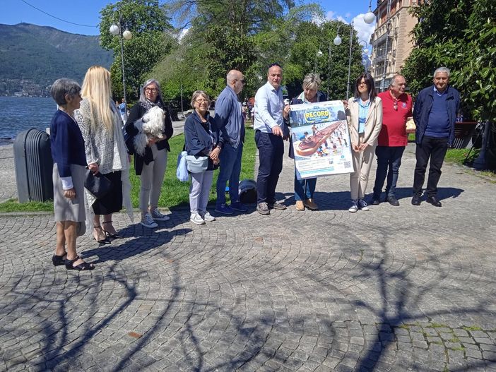 Maxi panino da 1200 metri di pane e nutella Maxi panino da 1200 metri di pane e nutella