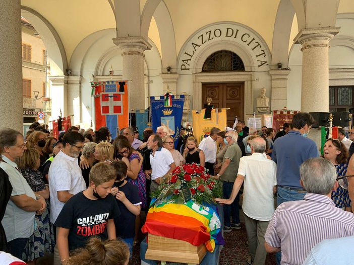 Omegna ha detto addio al suo sindaco, "ora sia portata avanti la sua eredità" Omegna ha detto addio al suo sindaco, "ora sia portata avanti la sua eredità"