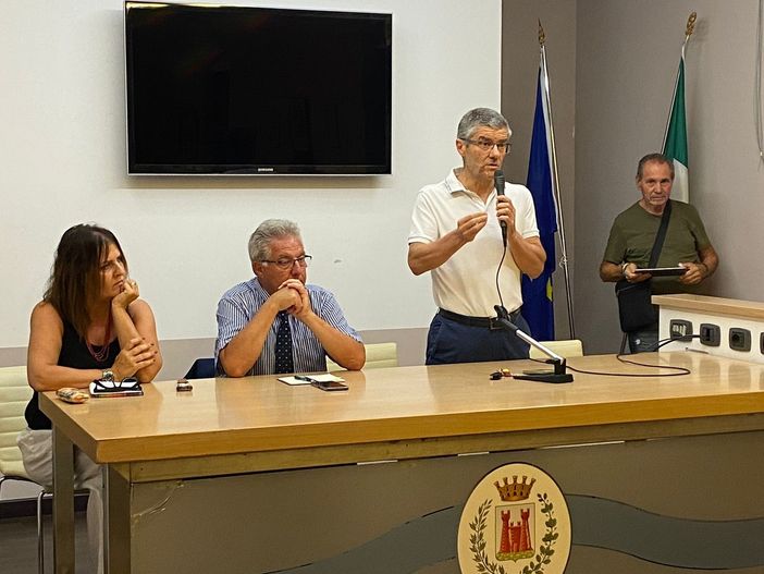 Centro migranti all'ex albergo Sant'Antonio:gli esperti rassicurano i cittadini Centro migranti all'ex albergo Sant'Antonio:gli esperti rassicurano i cittadini