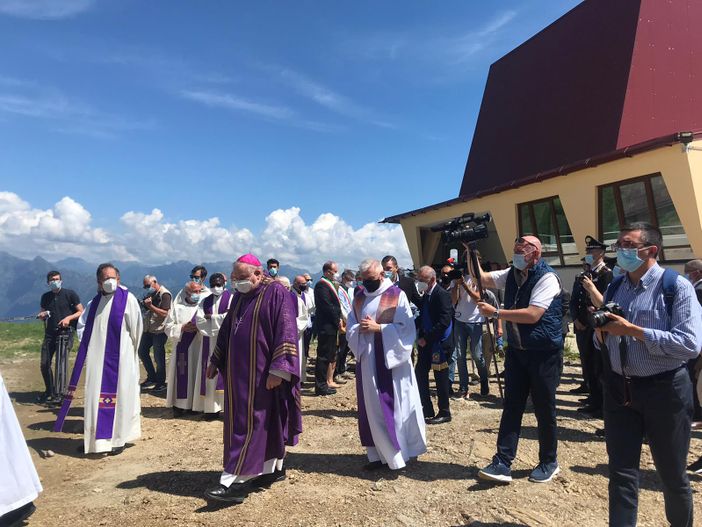 Mottarone, il vescovo: “Non posso che condannare la superficialità e l'egoismo che causano tragedie come queste” Mottarone, il vescovo: “Non posso che condannare la superficialità e l'egoismo che causano tragedie come queste”