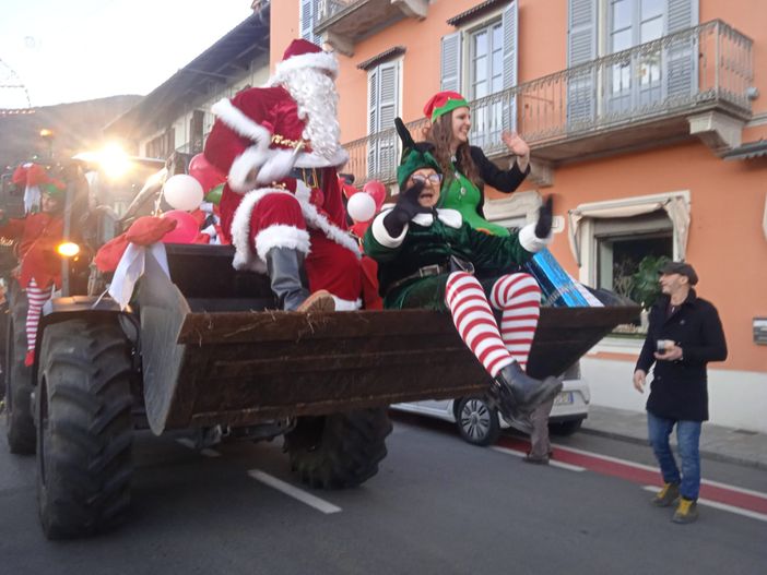 Un pomeriggio di festa sul lungolago di Suna