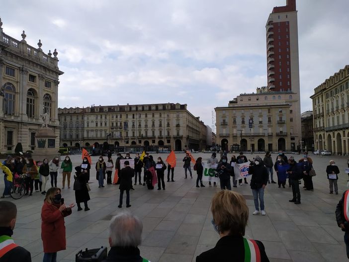 Associazioni e politica in piazza per difendere la legge regionale contro il gioco d'azzardo