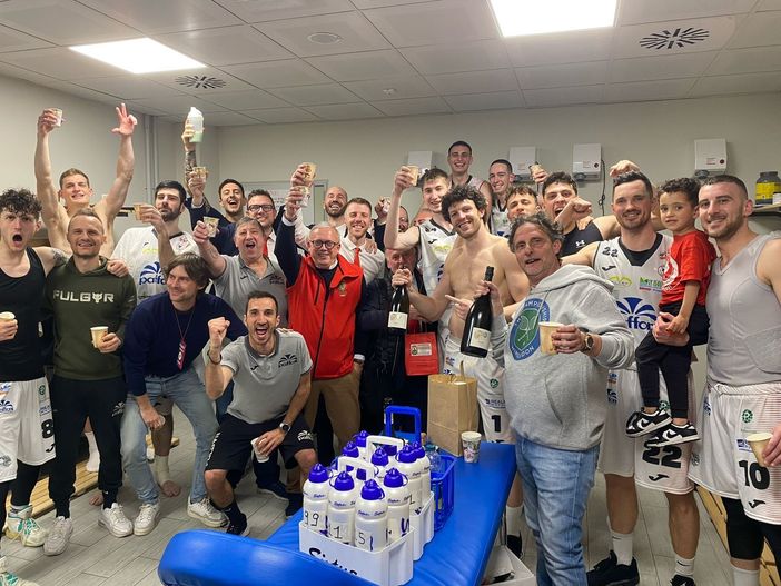 Festa rossoverde al Pala Cipir: la Paffoni stacca il biglietto per i playoff