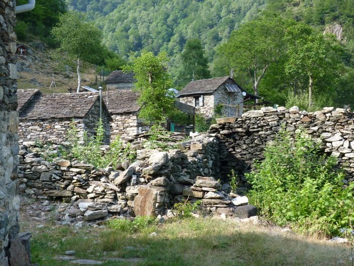 Chiuso il sentiero tra Cicogna e Pogallo Chiuso il sentiero tra Cicogna e Pogallo