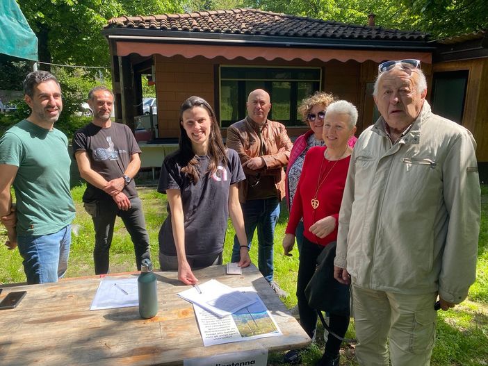 No all'antenna Vodafone al Pescone: la raccolta firma dei residenti No all'antenna Vodafone al Pescone: la raccolta firma dei residenti