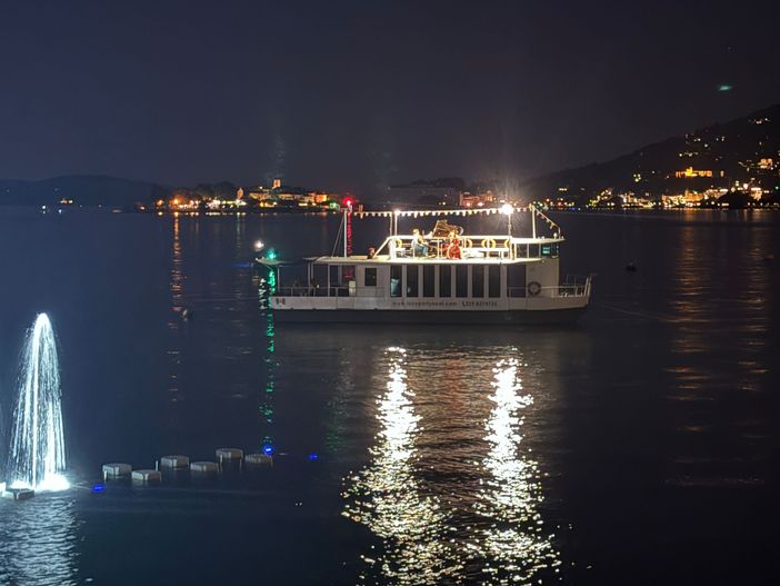 Baveno, lungolago gremito per la notte di San Lorenzo FOTO e VIDEO