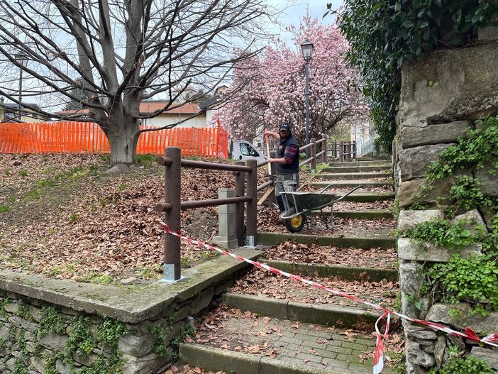 Rifatta la staccionata nel parcheggio di Biganzolo