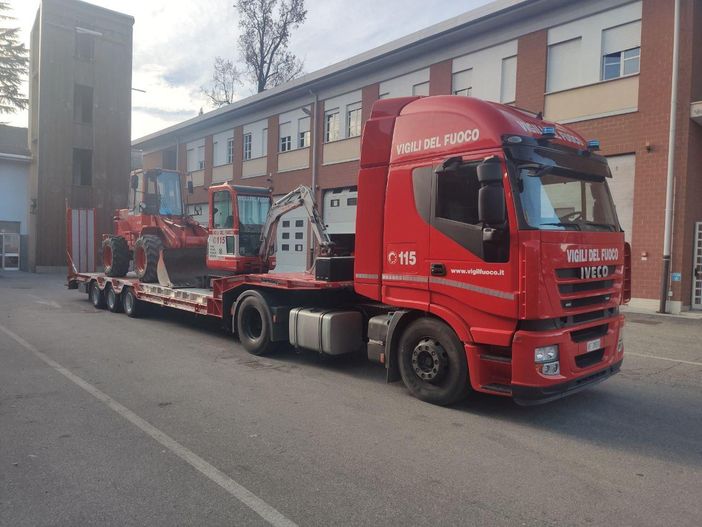 Nuovi mezzi di soccorso per il comando provinciale dei vigili del fuoco Nuovi mezzi di soccorso per il comando provinciale dei vigili del fuoco