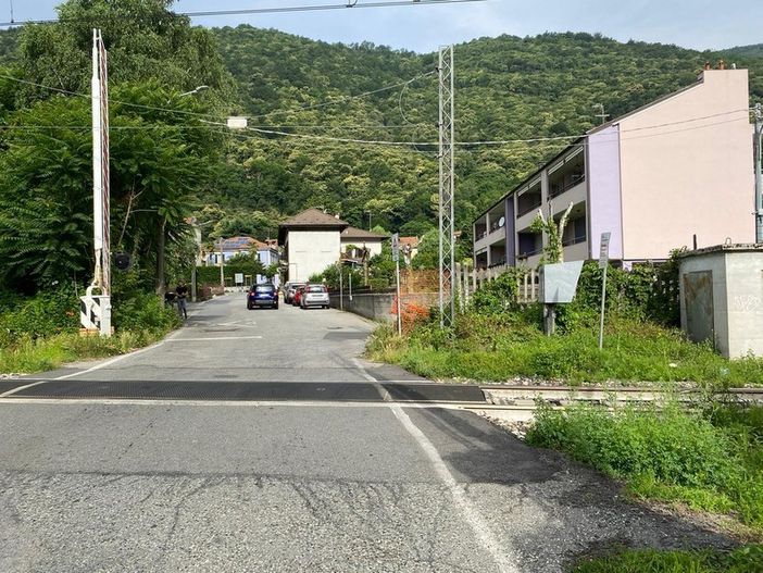 Morto l'uomo travolto da un treno a Crusinallo