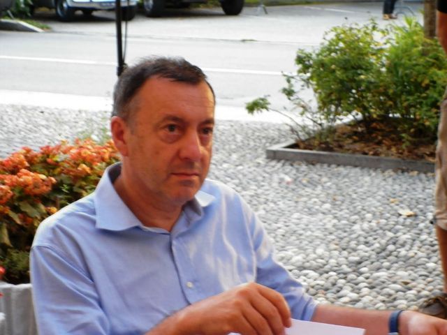Passi avanti per lo sky bar sul tetto della biglietteria della Navigazione a Pallanza Passi avanti per lo sky bar sul tetto della biglietteria della Navigazione a Pallanza