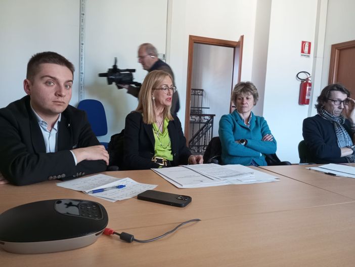 Verbania, le minoranze consigliari fanno squadra contro la decisione di Albertella di sciogliere un comitato di quartiere Verbania, le minoranze consigliari fanno squadra contro la decisione di Albertella di sciogliere un comitato di quartiere