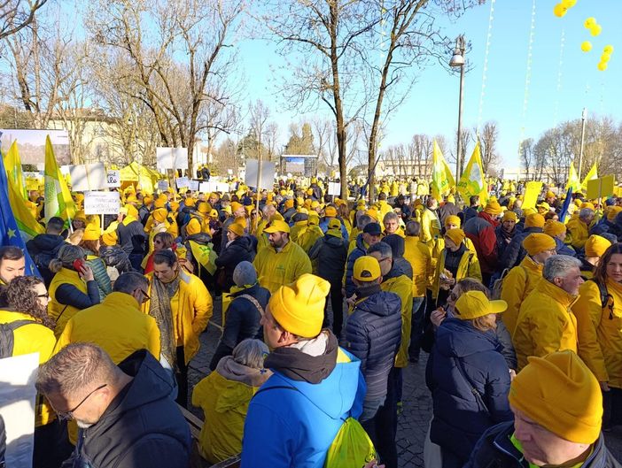 Coldiretti Novara-Vco: in 200 dalle due province per difendere la salute di tutti Coldiretti Novara-Vco: in 200 dalle due province per difendere la salute di tutti