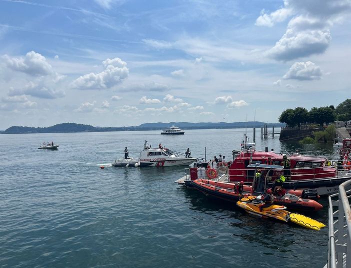 Incendio su una nave passeggeri, esercitazione sul lago Maggiore Incendio su una nave passeggeri, esercitazione sul lago Maggiore