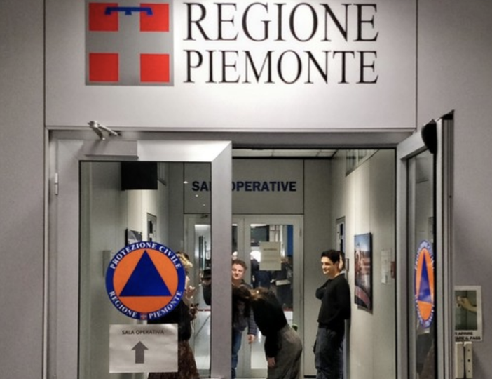 Covid, allarme terze dosi rinviate. Cirio: "Chi non le fa non è al sicuro. L'emergenza non finisce per decreto"