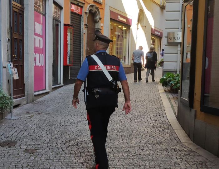 Giovane verbanese denunciato per furto: era autore di cinque colpi in città