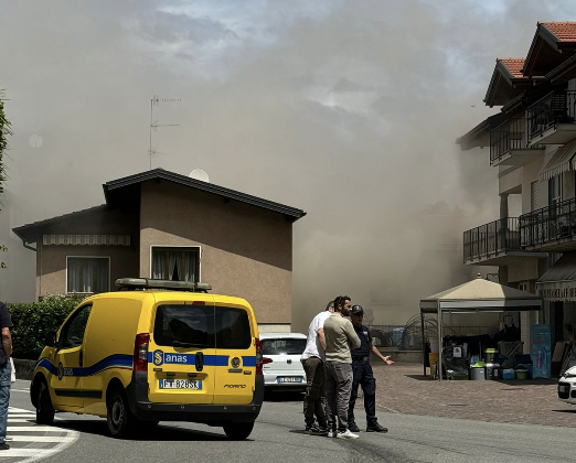 Fiamme in un'abitazione a Cannobio, traffico deviato in centro paese