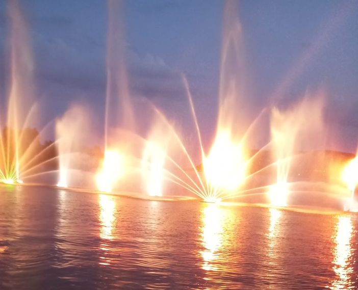 L'estate verbanese si accende con il "Color Water Show" FOTO
