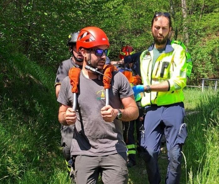 Un uomo si ribalta con una motoagricola a Miazzina: trasportato in ospedale in codice giallo