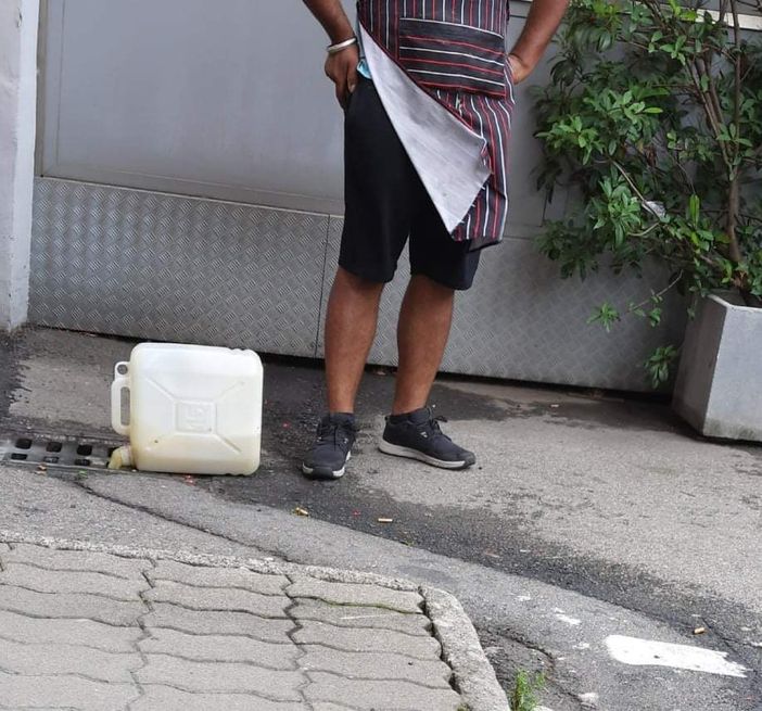 Olio delle friggitrici versato nei tombini, polemiche ad Omegna sullo Street Food