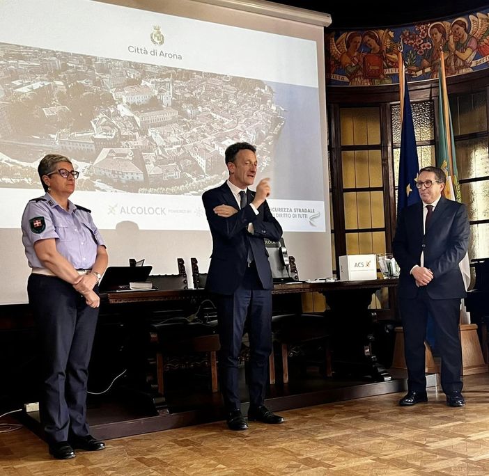 Alcolock: installato sullo scuolabus di Arona il dispositivo per il controllo dell'alcol Alcolock: installato sullo scuolabus di Arona il dispositivo per il controllo dell'alcol