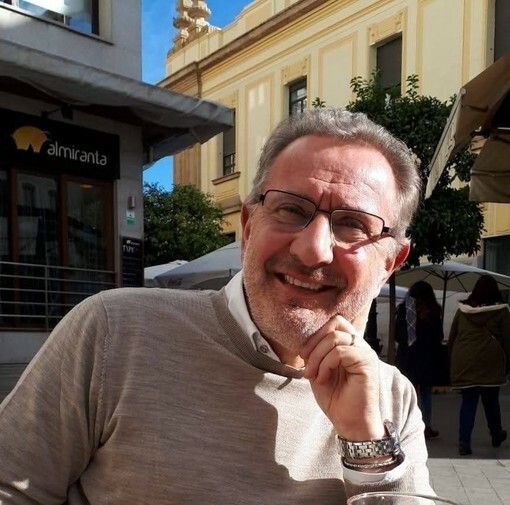 Chi guarda negli zaini dei ragazzi?