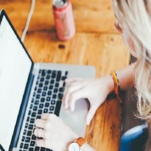 Bonus cultura giovani e carta del merito: come accedere e utilizzare i nuovi incentivi Bonus cultura giovani e carta del merito: come accedere e utilizzare i nuovi incentivi