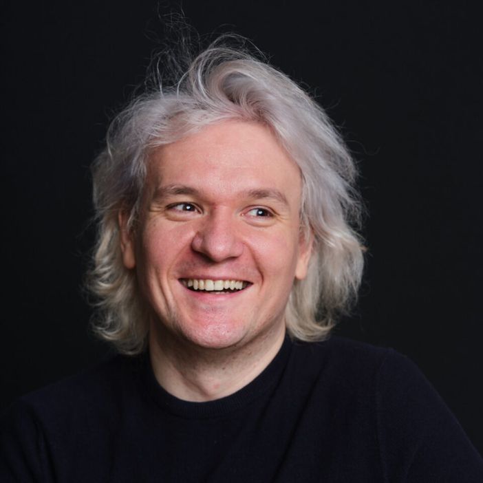 Divulgazione scientifica con Adrian Fartade al Teatro Sociale di Omegna Divulgazione scientifica con Adrian Fartade al Teatro Sociale di Omegna