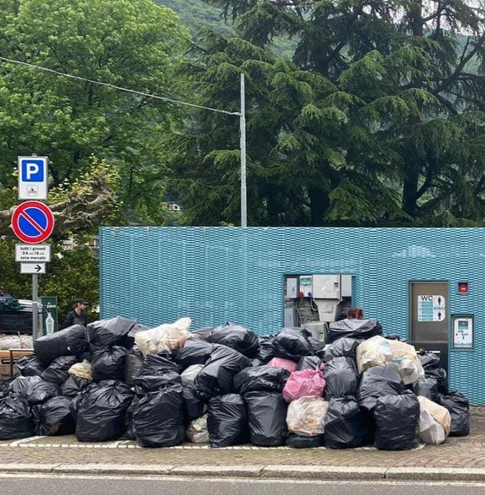 Rifiuti abbandonati in città, la replica di Songa: "Polemiche pretestuose e critiche non veritiere" Rifiuti abbandonati in città, la replica di Songa: "Polemiche pretestuose e critiche non veritiere"