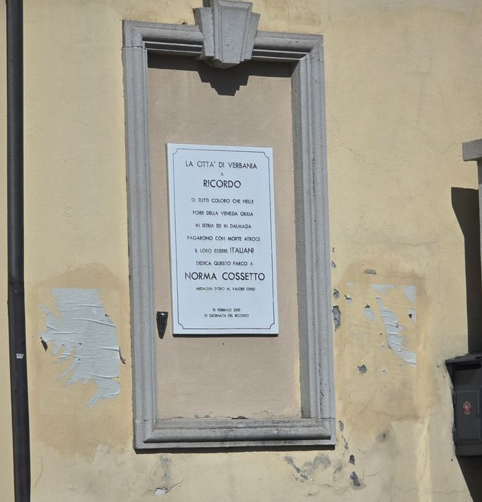 Manifesti davanti alle scuole, scontro politico tra giovani: “Serve rispetto delle regole” Manifesti davanti alle scuole, scontro politico tra giovani: “Serve rispetto delle regole”